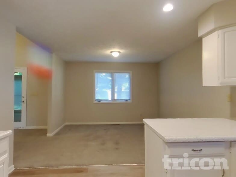 Building Photo - 3014 Silver Fox Dr