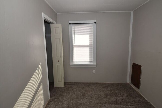 Building Photo - Mishawaka North-east 2 bedroom and 1 bath home on a large lot
