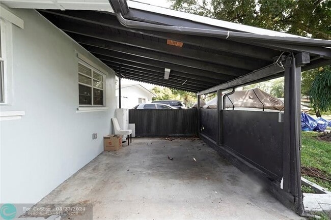 Building Photo - 6851 SW 22nd Ct