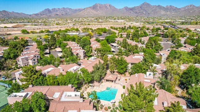 Building Photo - 2-bedroom 2 bath condo in Gated Community ...