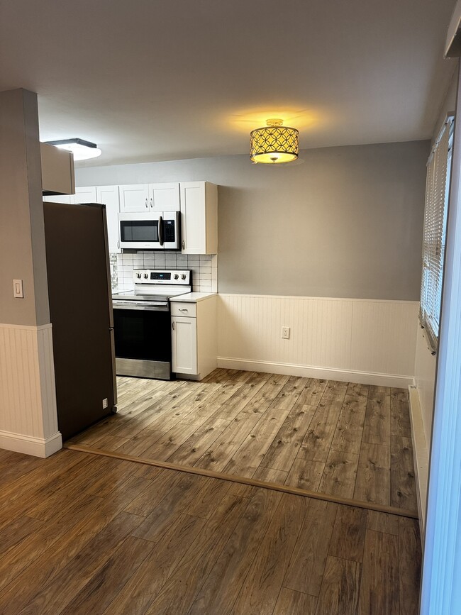 Building Photo - 23 Bullocks Point Ave