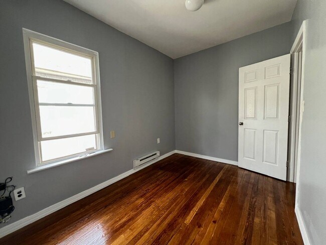 Building Photo - 27 Alton Pl