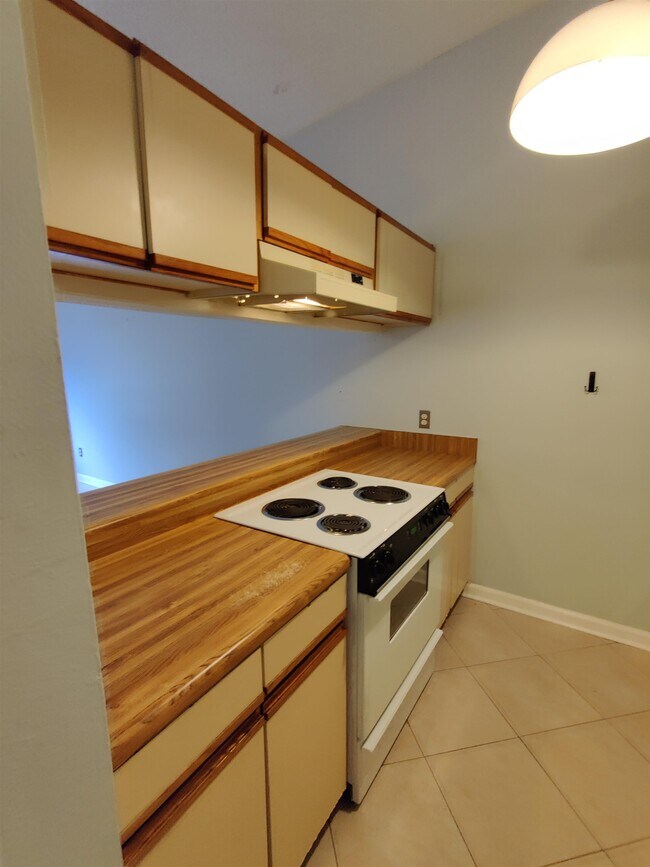 Building Photo - 2133 Sandpiper St