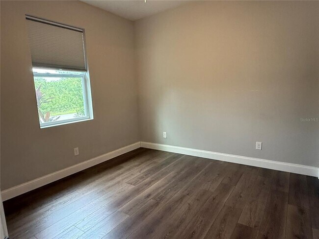 Building Photo - 10371 Kidron Ave