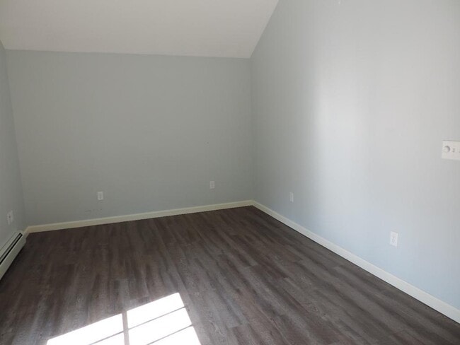 Building Photo - 93 Brentwood Rd