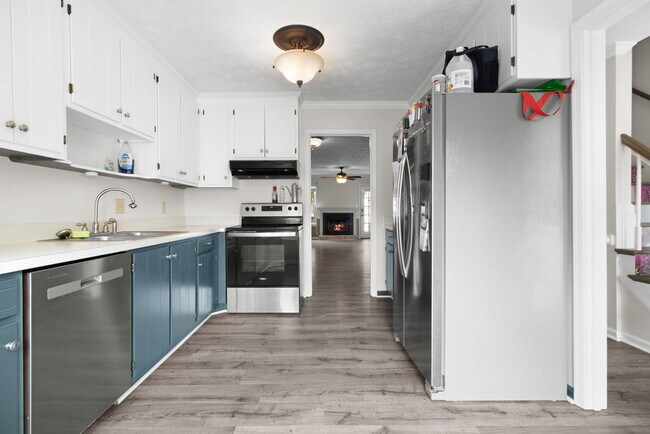 Building Photo - 1204 Palmerton Dr