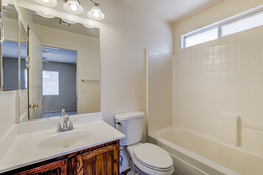 Building Photo - 1105 S 225th Ave