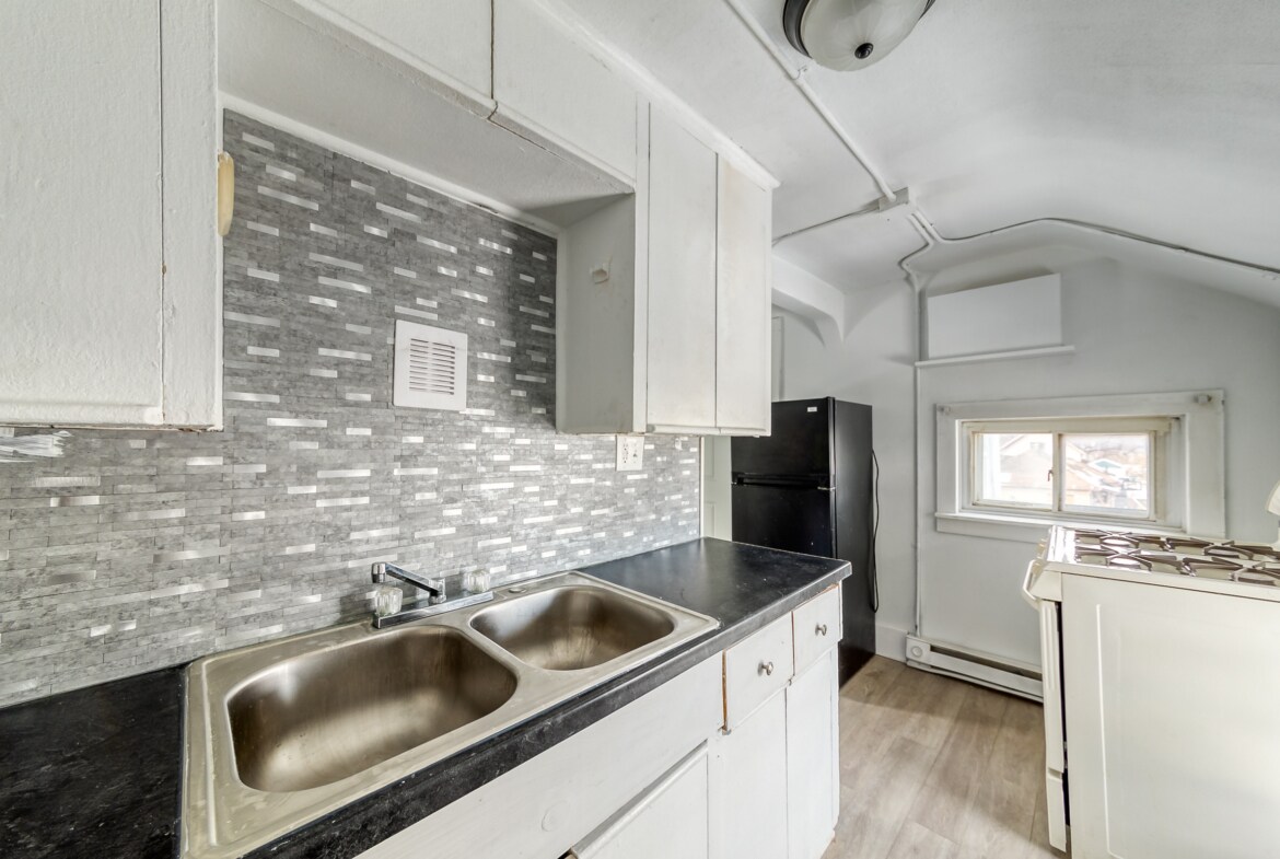 Building Photo - 1610 S Cedar St