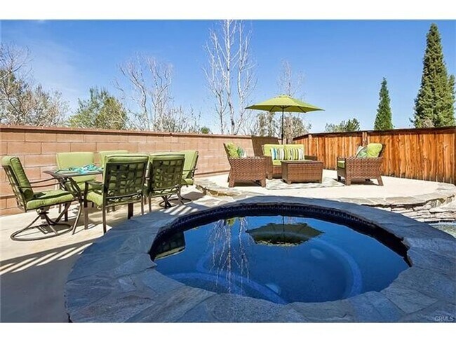 Building Photo - 5 Bed 3 Full Bath Corona Pool House