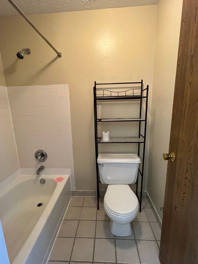 Building Photo - 2 Bedroom, 2 Bath Broadview Heights