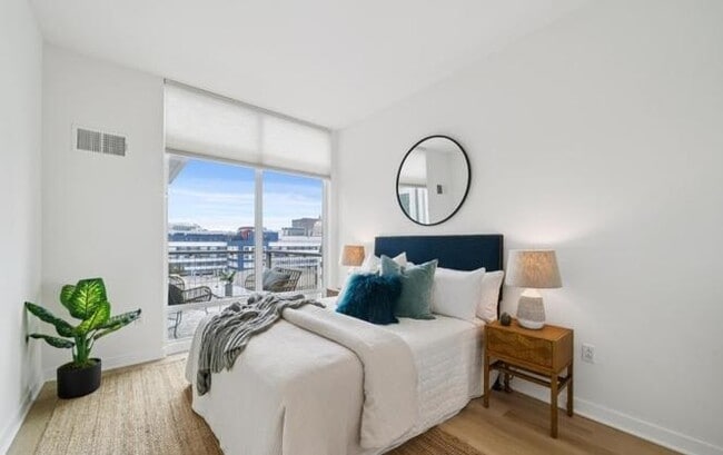 Building Photo - 55 Page St