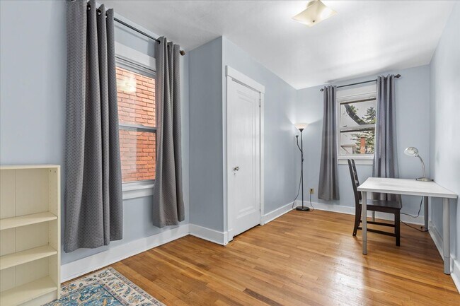 Building Photo - 776 Montclair St