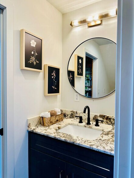 Building Photo - 22374 Glenwood Dr