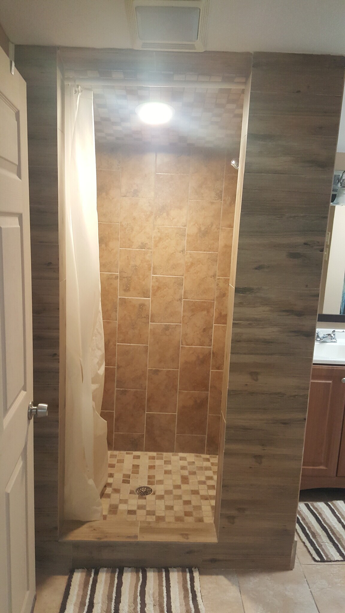 Shower - 809 Epsilon St