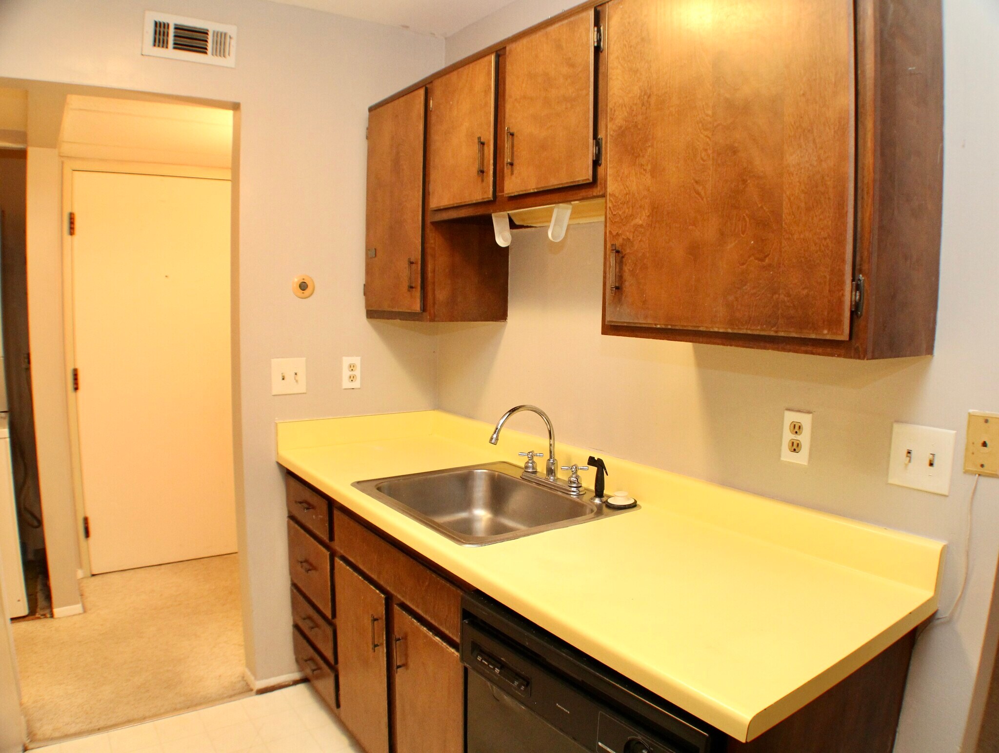 Building Photo - 910 Chestnut Hill Dr