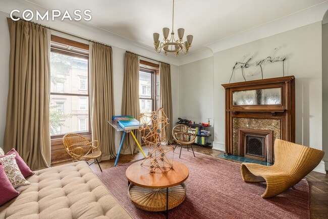 Building Photo - 22 W 70th St