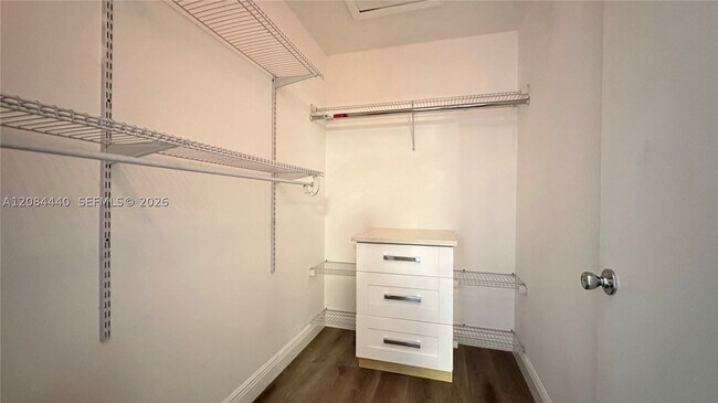 Building Photo - 566 SW 20th Ct