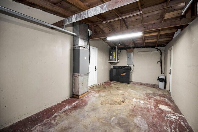 Building Photo - 7402 Country Club Dr