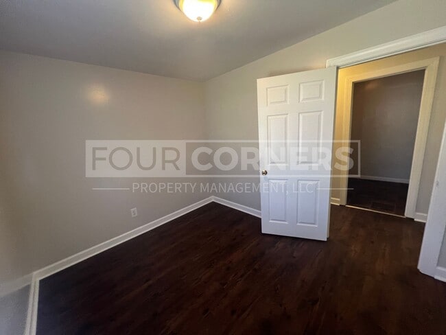 Building Photo - Beautiful 3 Bedroom 2 Bath House