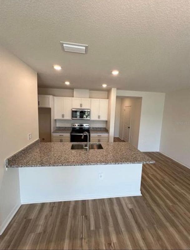 Building Photo - 733 Stoney Pointe Cir