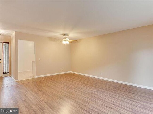 Building Photo - 2621 Glengyle Dr