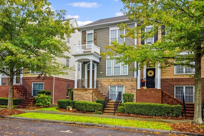 Building Photo - Extremely well-maintained 3-bedroom, 3.5 bath townhome in Baxter Village!