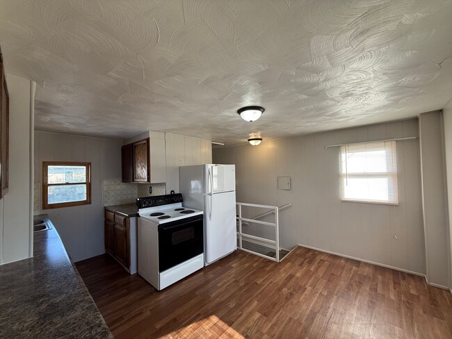 Building Photo - One bedroom, one and half bathroom, pet friendly home on large lot!