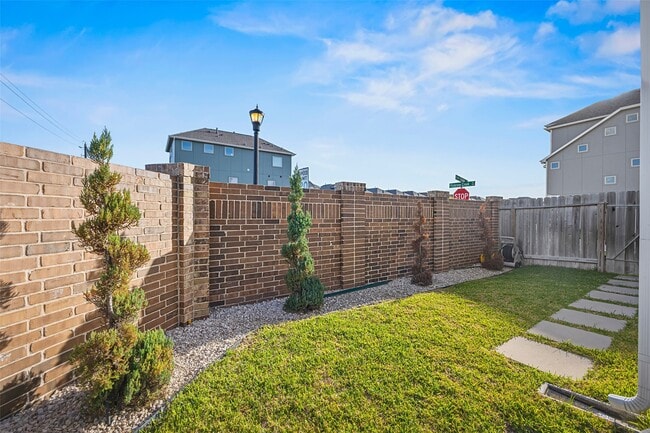 Building Photo - 11909 Primrose Creek Trail