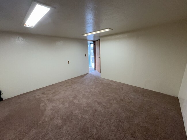 Building Photo - Charming Coastal Living 2 Bed, 1 Bath with...