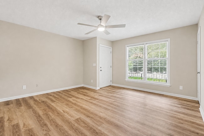 Building Photo - 2BR/1BA Duplex Conveniently Located Off Pleasant Hill & Cruse Rd!
