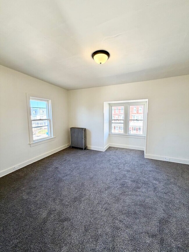 Building Photo - 1422 W Philadelphia St