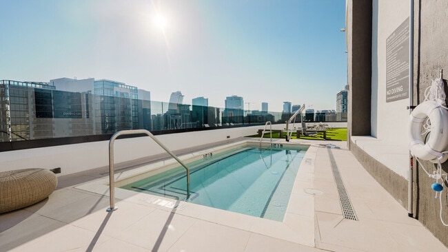 Building Photo - 36 NE 2nd St