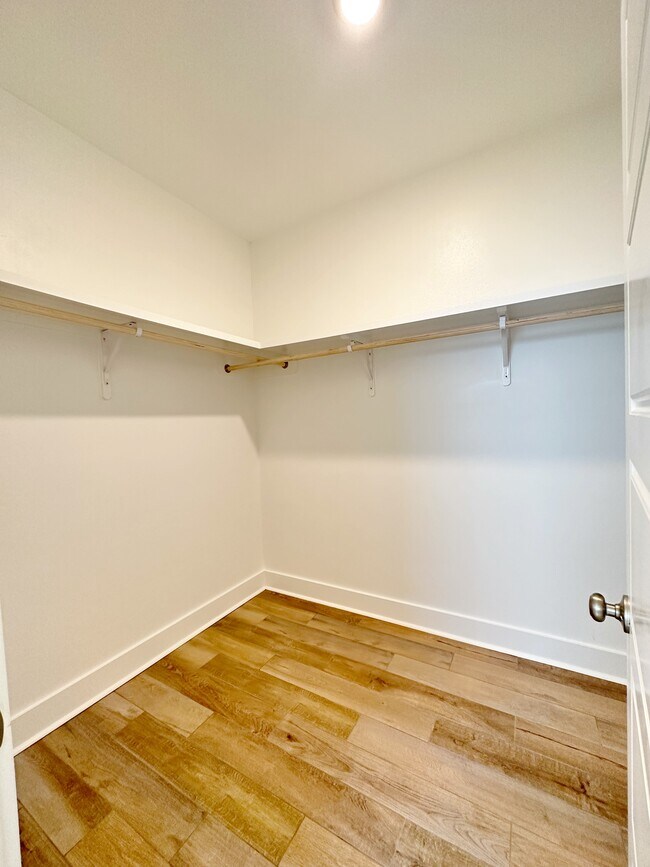 Building Photo - 7210 Rolling Fork Rd