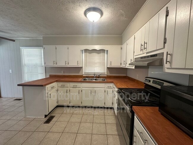 Building Photo - 4453 Oakmont Cir