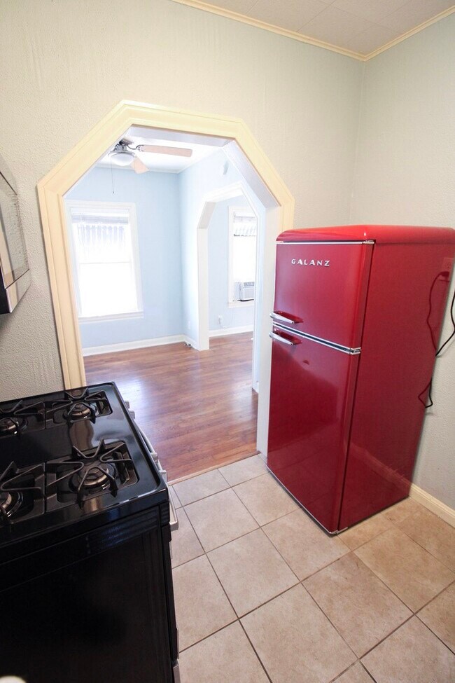 Building Photo - 1011 9th St