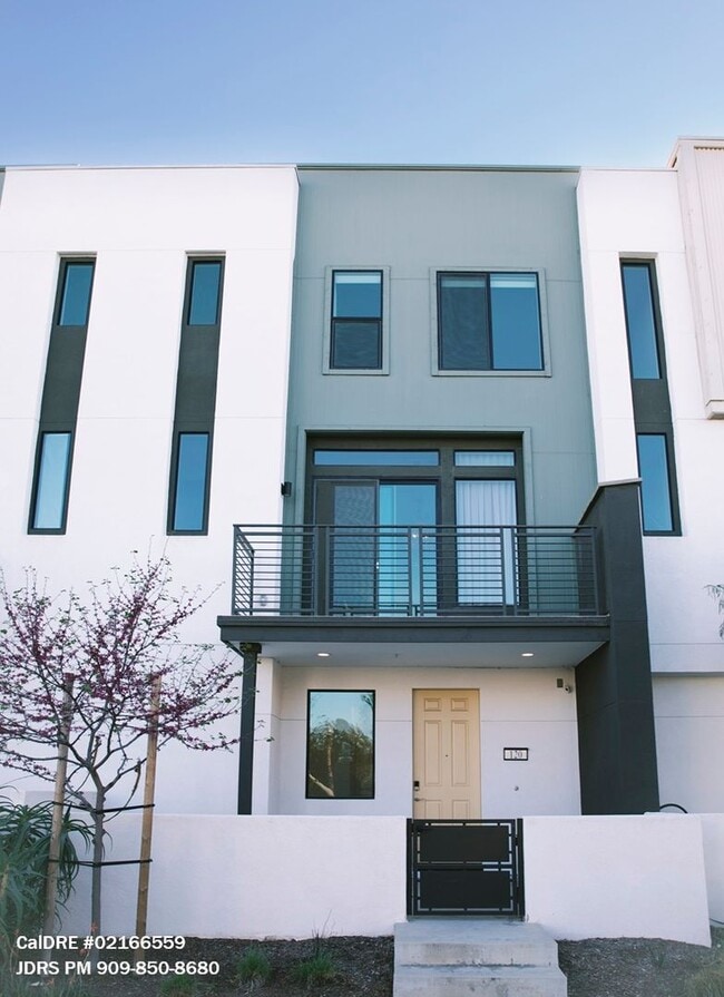 Building Photo - Irvine 2 Bedroom Condo