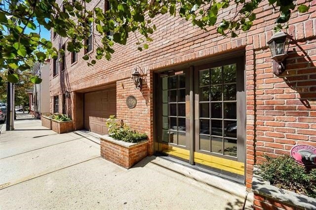 Building Photo - 515 Gregory Ave