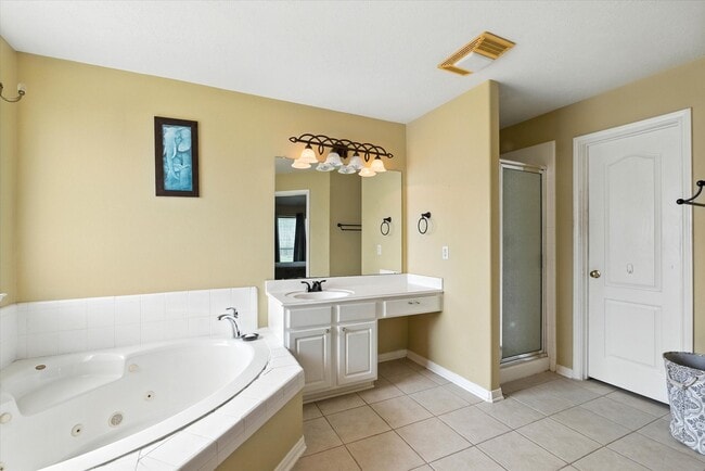 Building Photo - 16626 Bluefin St