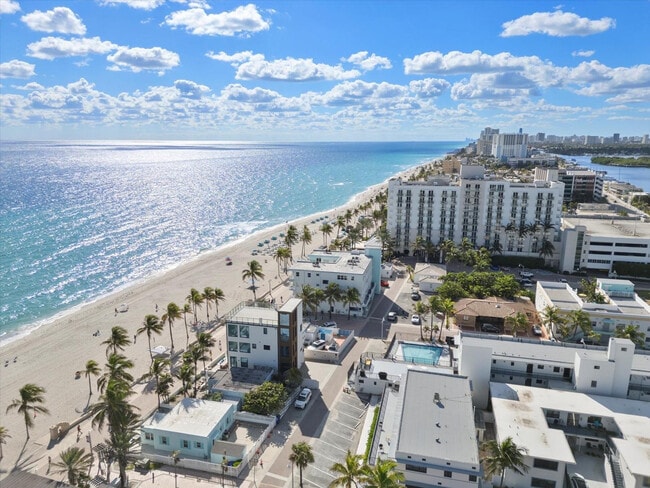 Building Photo - 2600 N Surf Rd