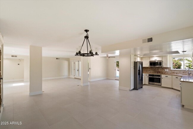 Building Photo - 8338 E San Rafael Dr