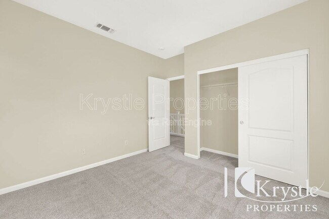 Building Photo - 8388 Bennington Ct