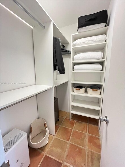 Building Photo - 4000 Island Blvd