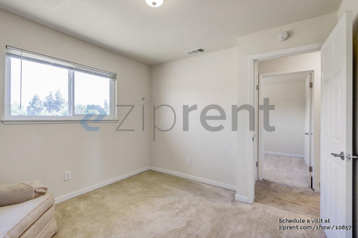 Building Photo - Unit