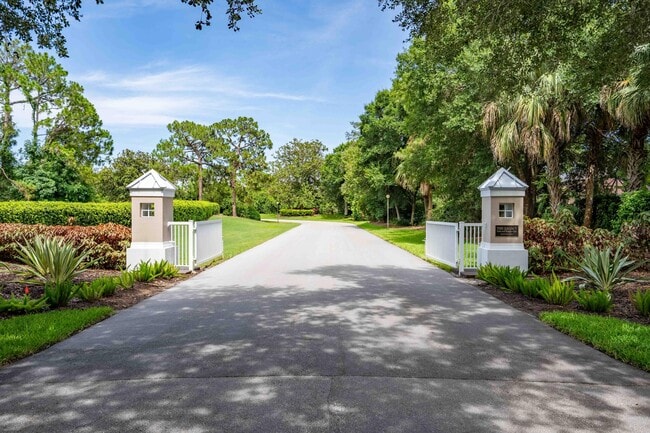 Building Photo - 7033 Willow Pine Way