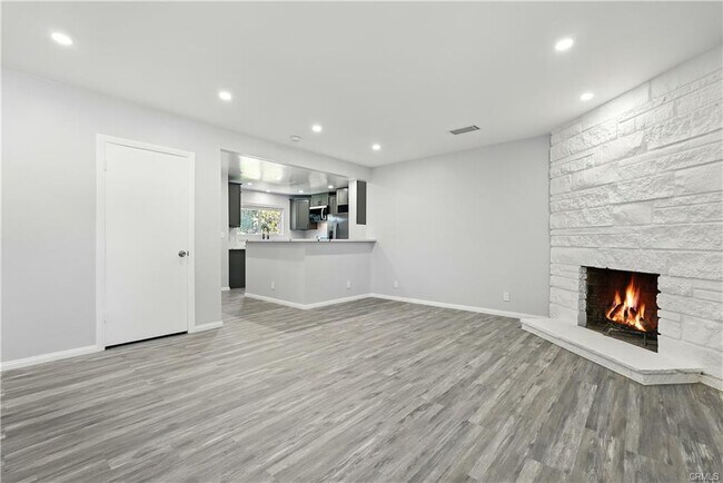 Building Photo - 18627 Gledhill St