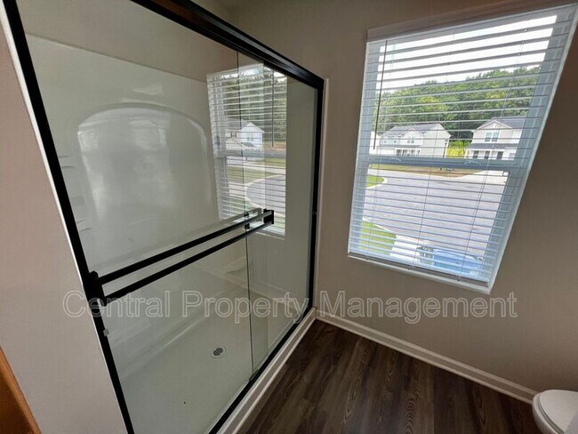 Building Photo - 124 Brooks Dr