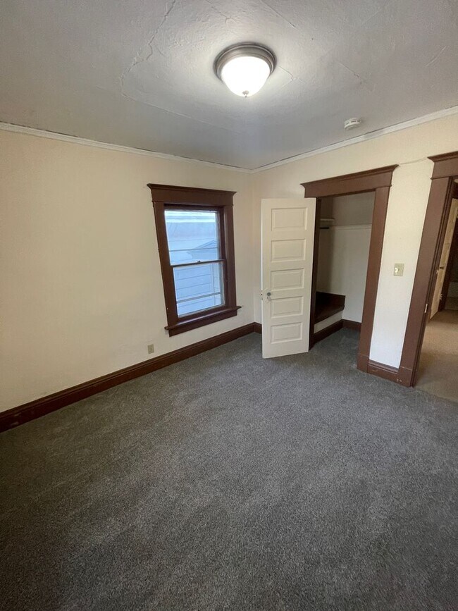 Building Photo - 723-723 1/2 South St