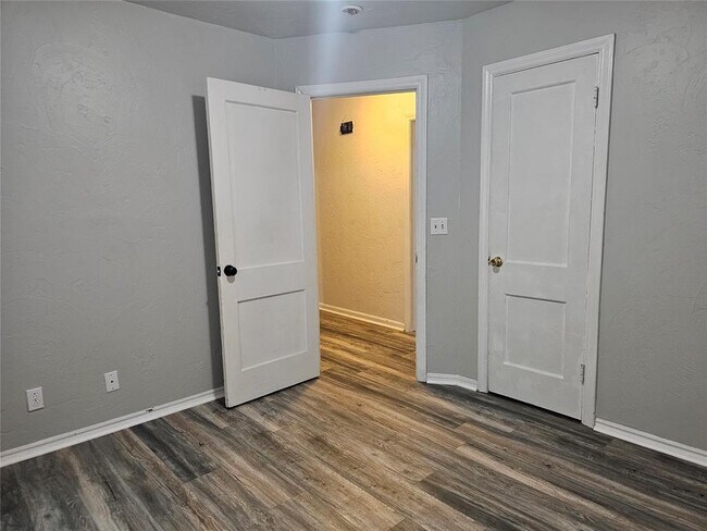 Building Photo - 1112 Jet Dr