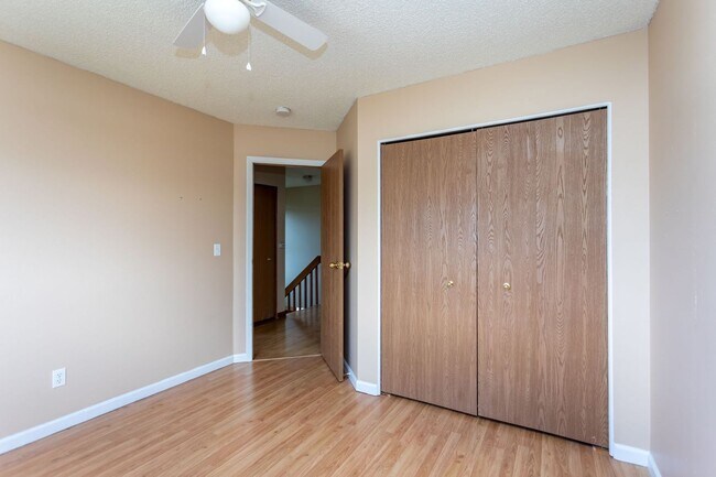 Building Photo - 1130 Pond Side Dr