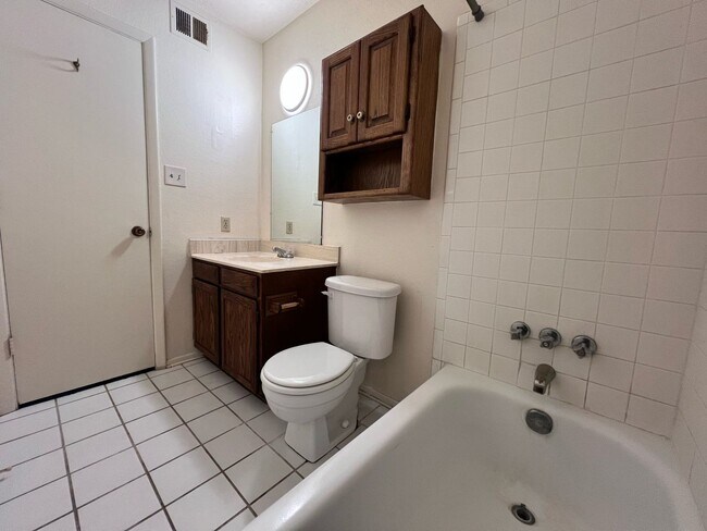 Building Photo - Near Academy Hills Park, Great NE Location...